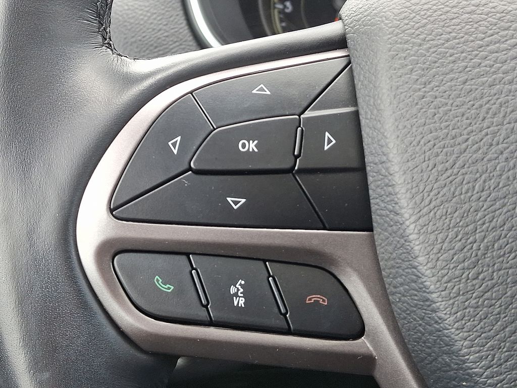 Thumbnail: 2021 Jeep Cherokee - 22