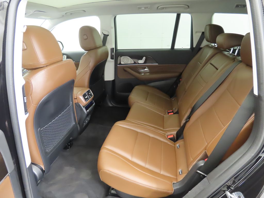 2025 Mercedes-Benz GLS 450 4MATIC 22