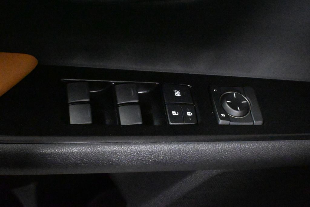 2020 Lexus UX 250h 32