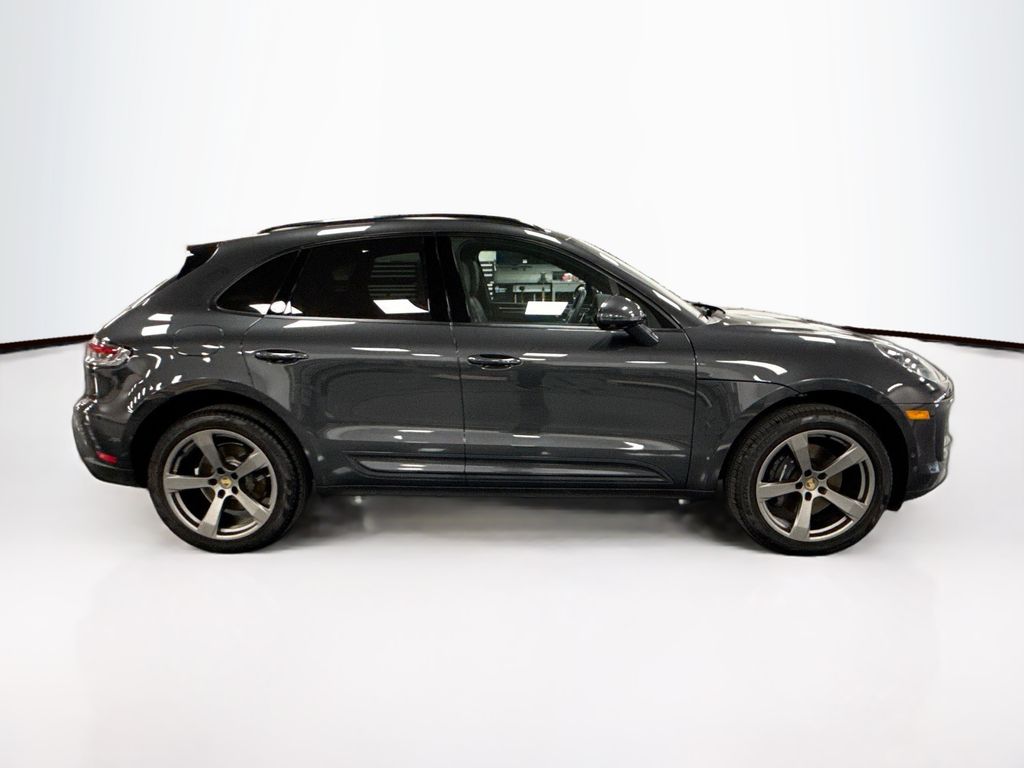 Thumbnail: 2025 Porsche Macan - 8