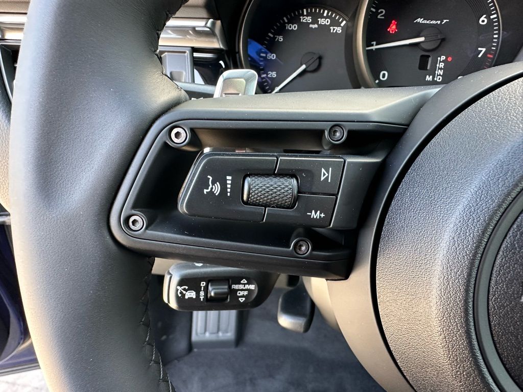 Thumbnail: 2026 Porsche Macan - 18