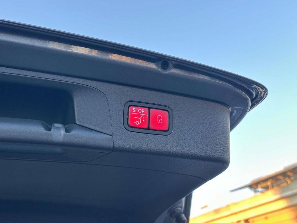 Thumbnail: 2019 Mercedes-Benz GLC - 28