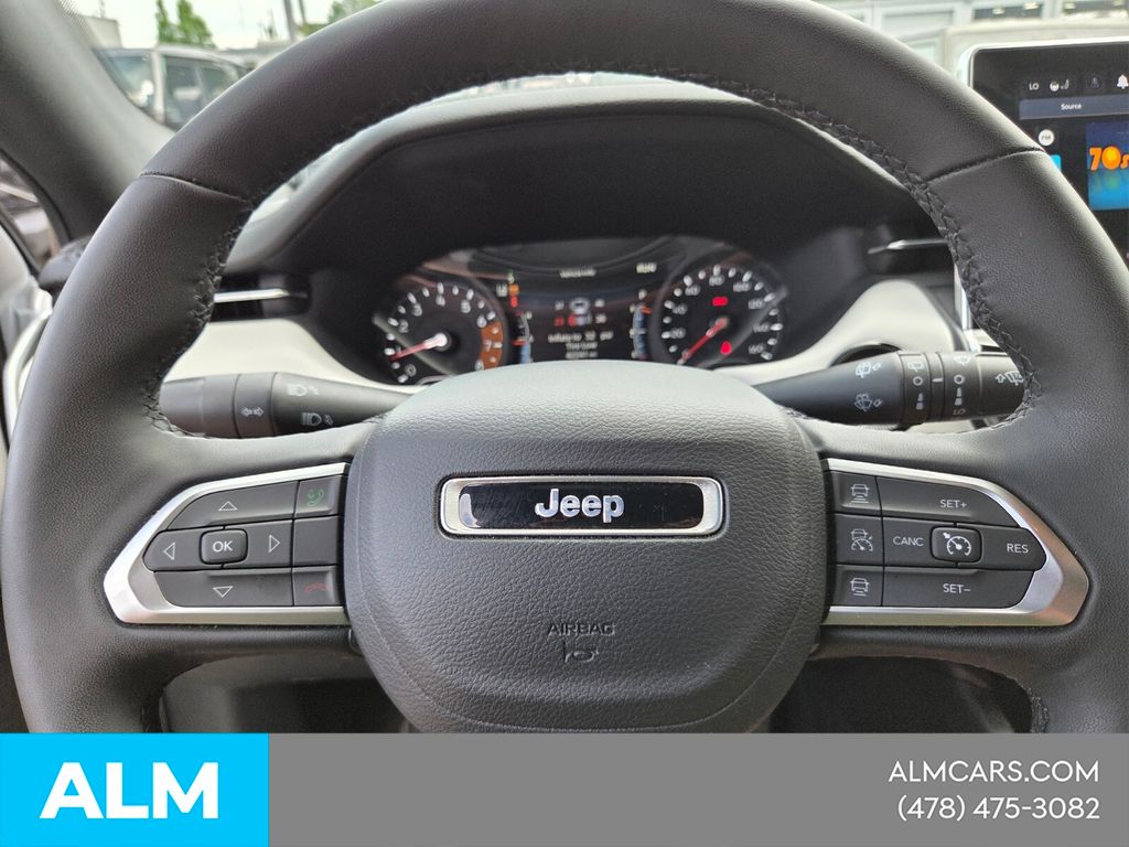 Used 2025 White Jeep Limited image 24