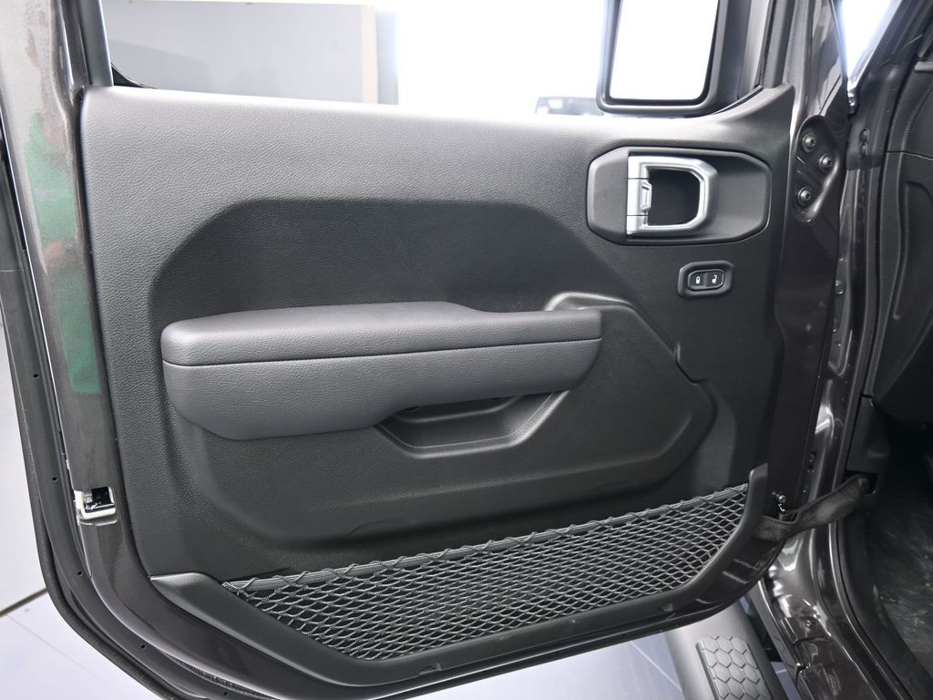 New 2026 Granite Crystal Metallic Clearcoat Jeep Sport image 15