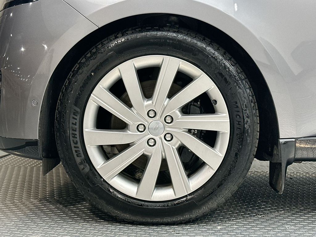 Thumbnail: 2023 Land Rover Range Rover - 13