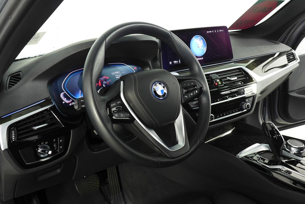 Thumbnail: 2023 BMW 5 Series - 31