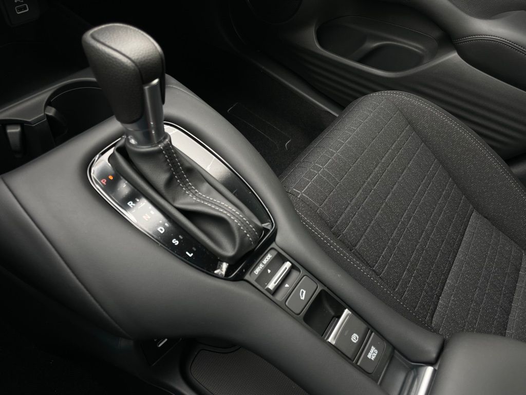 2025 Honda HR-V LX 19