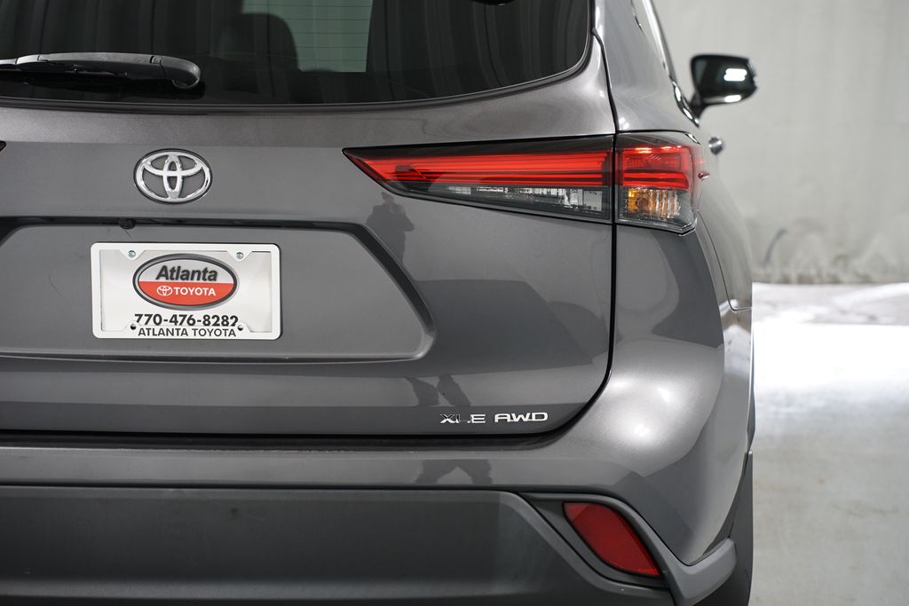 Thumbnail: 2022 Toyota Highlander - 10