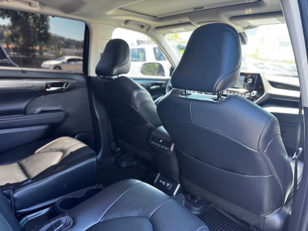 Used 2022 Toyota Highlander Hybrid SUV