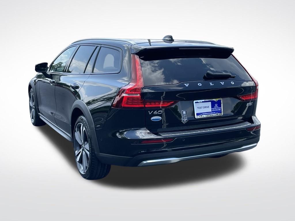 Thumbnail: 2025 Volvo S60 - 4