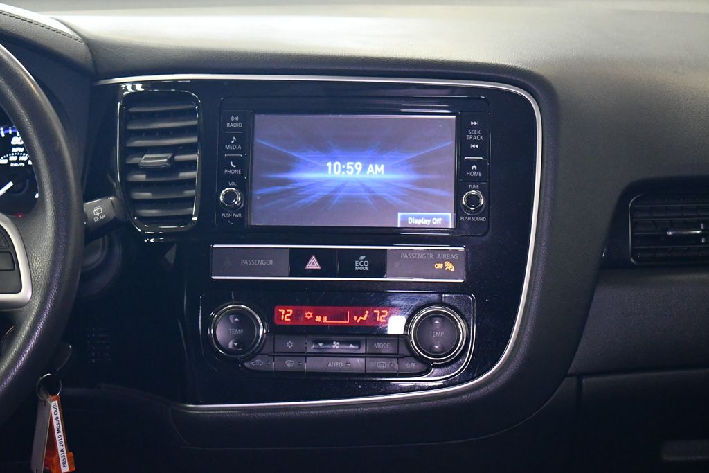 Thumbnail: 2019 Mitsubishi Outlander - 18