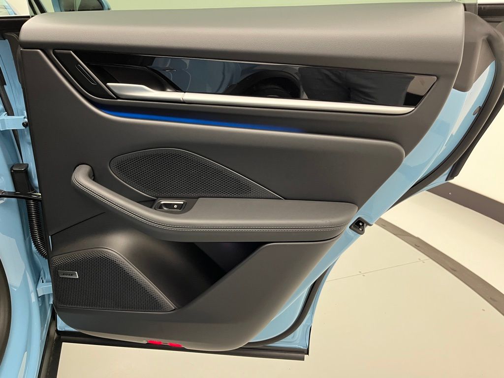 Thumbnail: 2025 Porsche Macan - 30