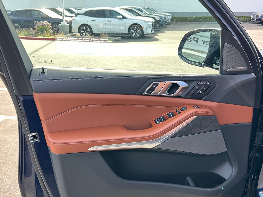 Thumbnail: 2026 BMW X7 - 11