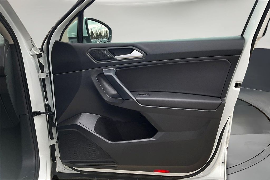 Used 2019 White Volkswagen 2.0T SE image 27