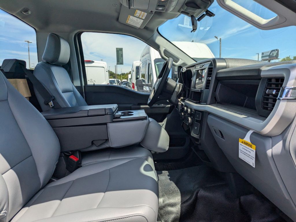 2025 Ford F-550 Super Duty 