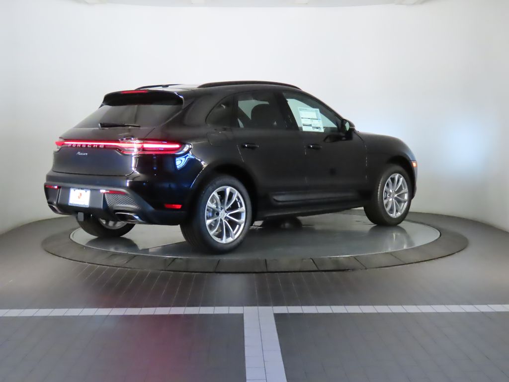 Thumbnail: 2026 Porsche Macan - 7