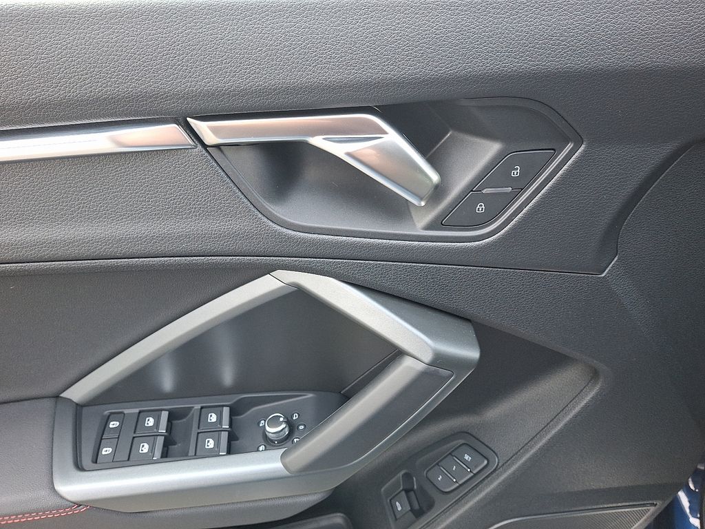 Thumbnail: 2025 Audi Q3 - 12