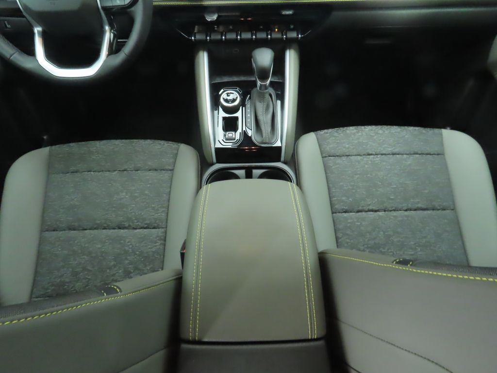 Thumbnail: 2024 Chevrolet Colorado - 16