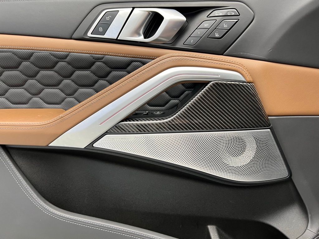 Thumbnail: 2022 BMW X6 - 20