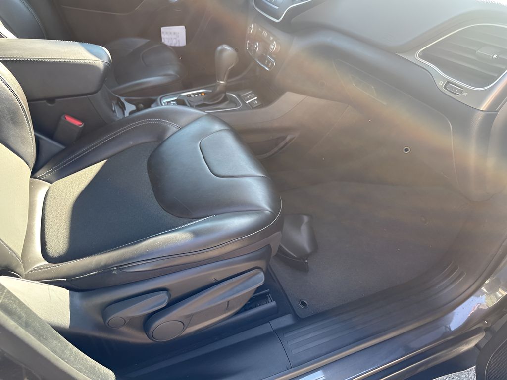 Used Car 2021 Jeep Cherokee  Latitude Plus For Sale Under $20,000 In Austin, Texas