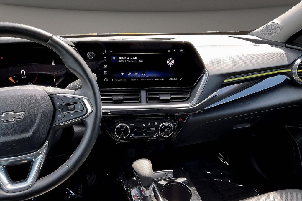 Used 2024 Chevrolet Trax SUV