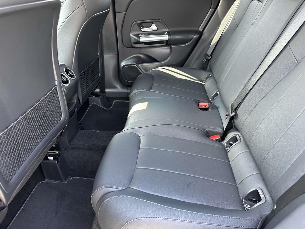 Thumbnail: 2025 Mercedes-Benz GLA - 16