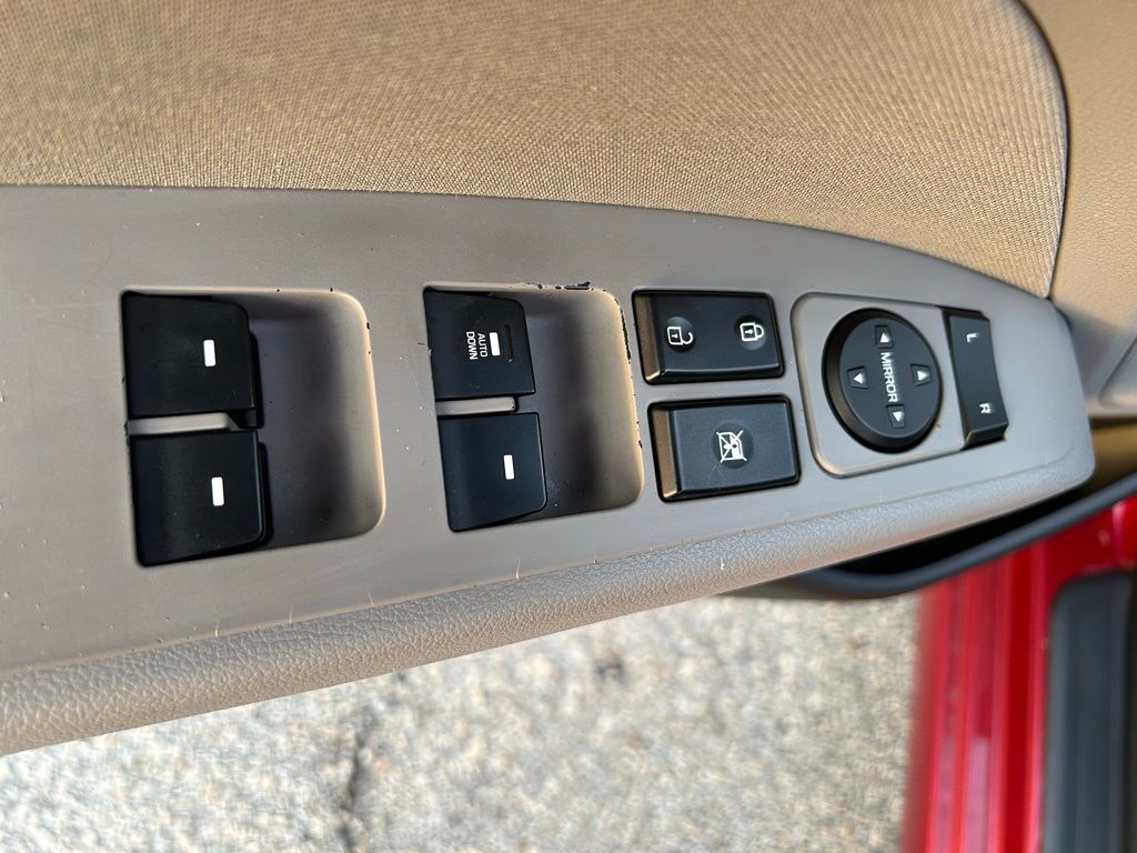 Thumbnail: 2019 Hyundai Elantra - 16