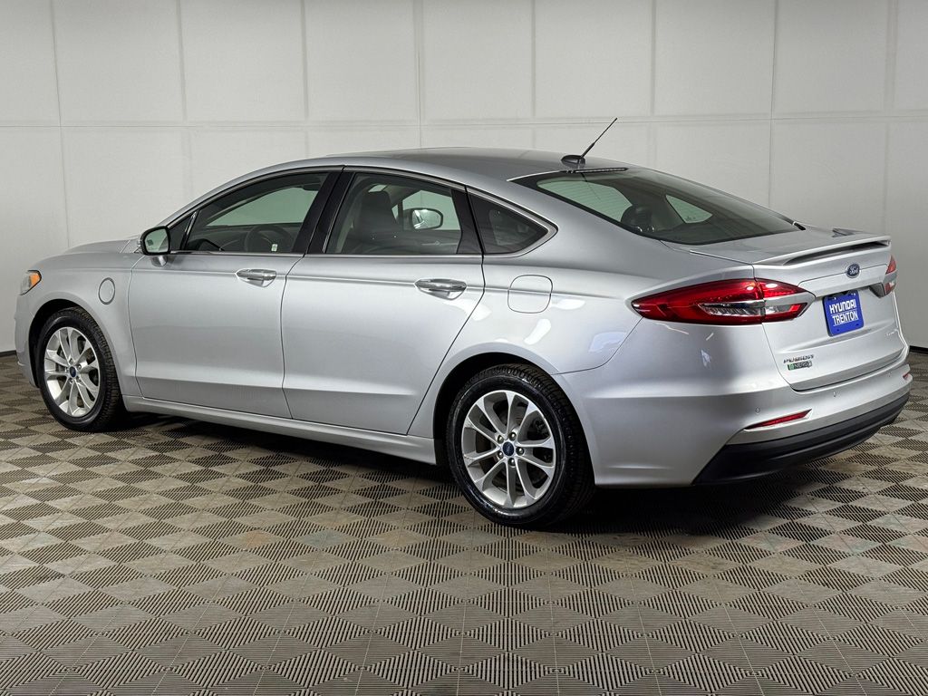 Used 2019 Silver Ford Titanium image 10