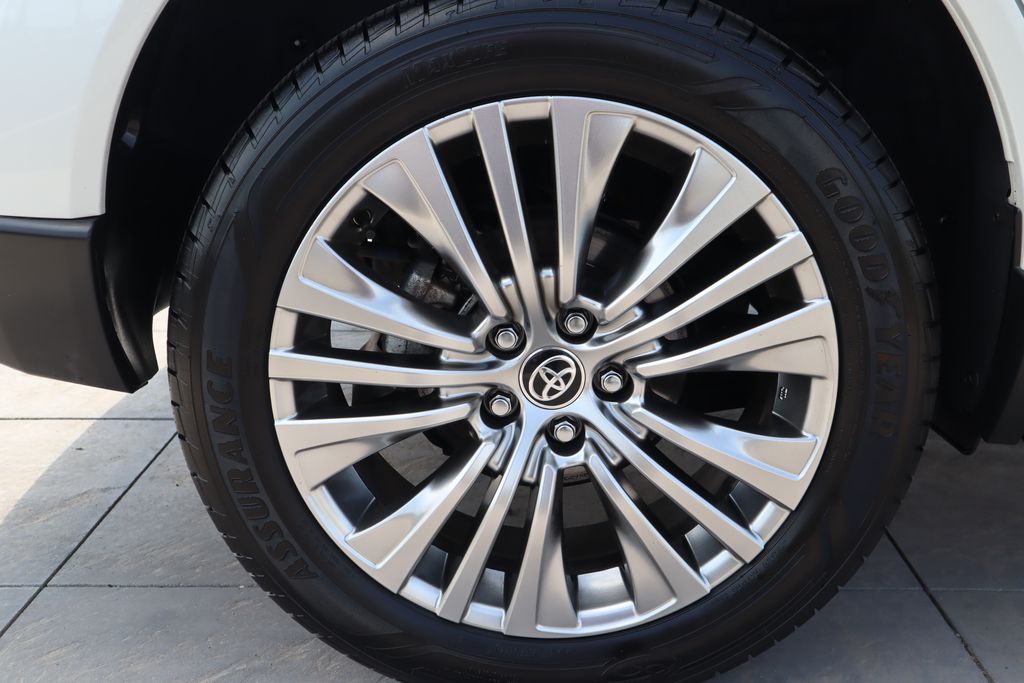 Thumbnail: 2021 Toyota Venza - 29