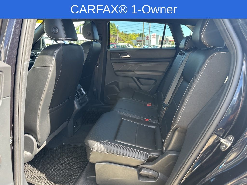 2022 Volkswagen Atlas Cross Sport V6 SEL R-Line photo 26