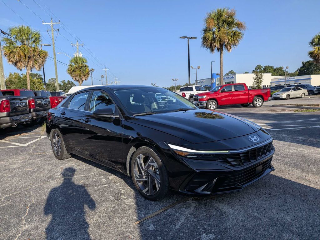 Abyss Black 2025 Hyundai Elantra Sedan Front-Wheel Drive Continuously Variable Transmission