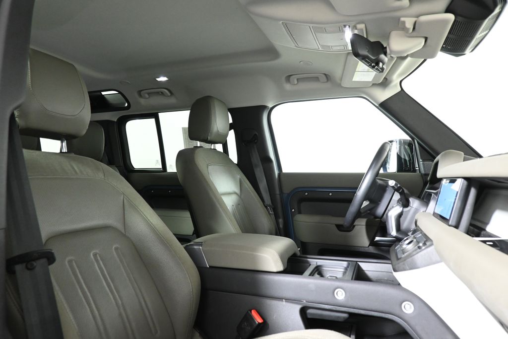 Thumbnail: 2020 Land Rover Defender - 28