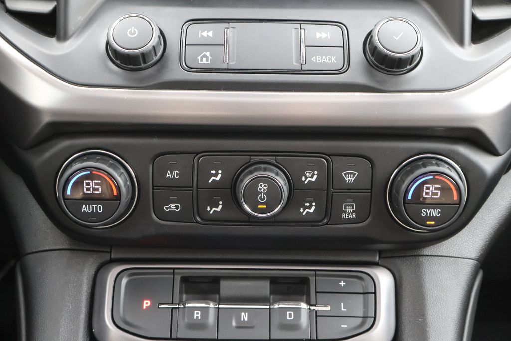 2021 GMC Acadia AT4 17