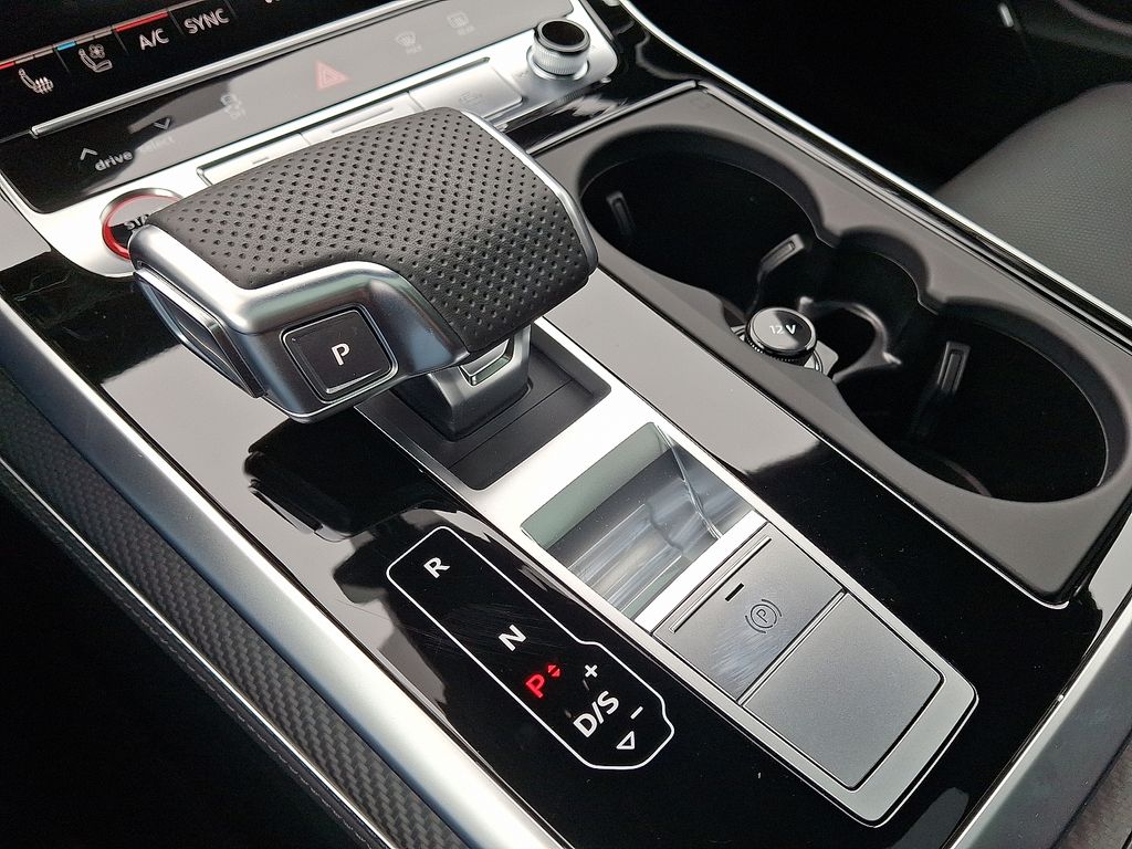 Thumbnail: 2026 Audi RS Q8 - 15