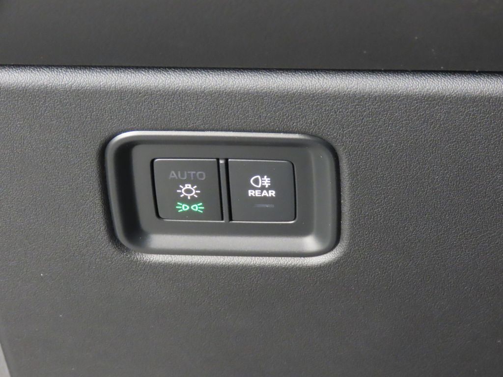 Thumbnail: 2026 Porsche Macan - 25