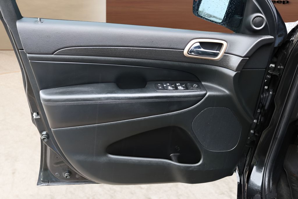 Used Car 2015 Jeep Grand Cherokee  Altitude For Sale Under $15,000 In Austin, Texas