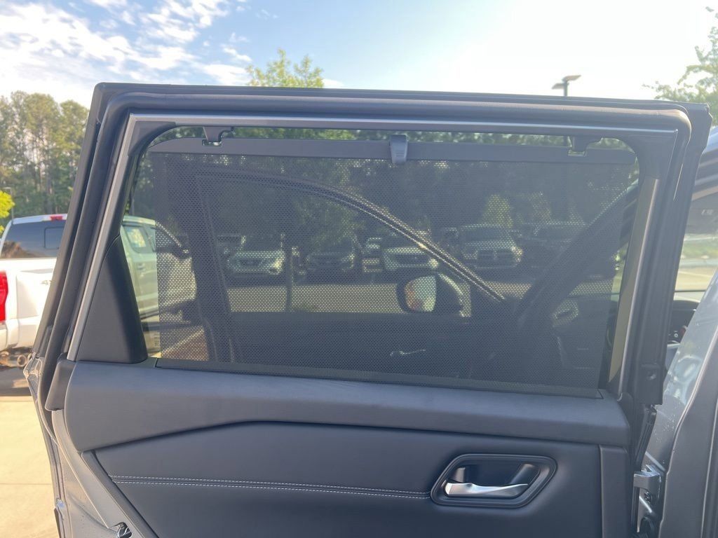 2025 Gun Metallic Nissan Rogue SL FWD SUV