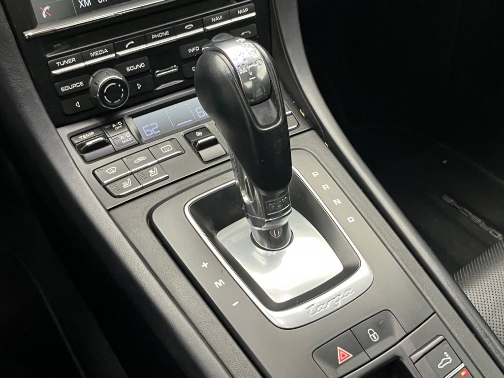 Thumbnail: 2015 Porsche 911 - 16