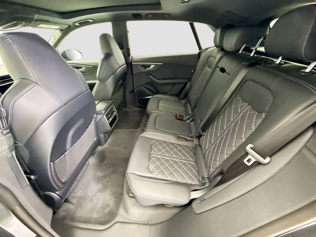 Thumbnail: 2026 Audi SQ8 - 20