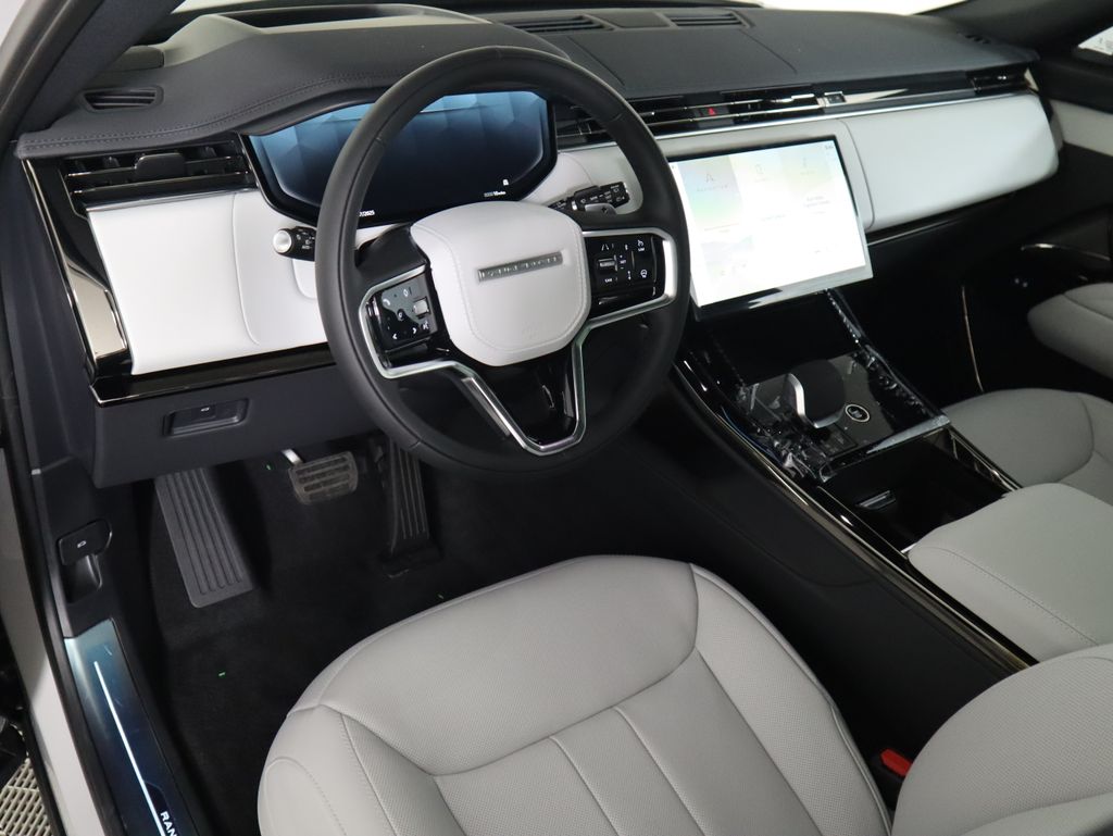 Thumbnail: 2025 Land Rover Range Rover Sport - 10
