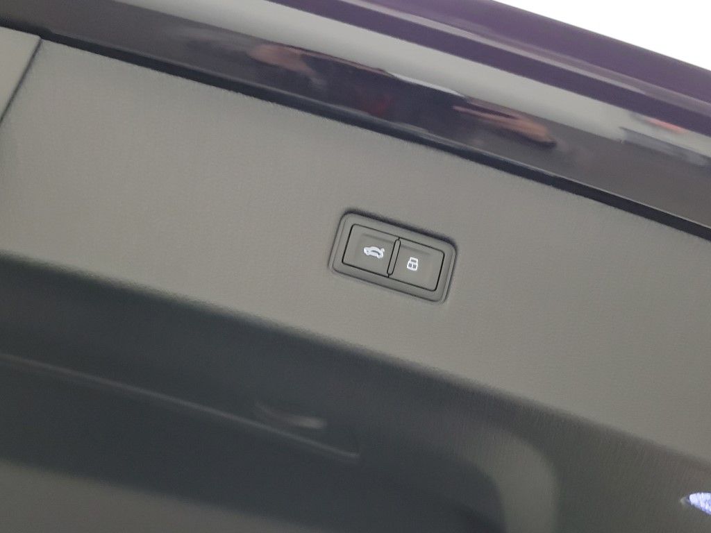 Thumbnail: 2026 Audi RS Q8 - 10