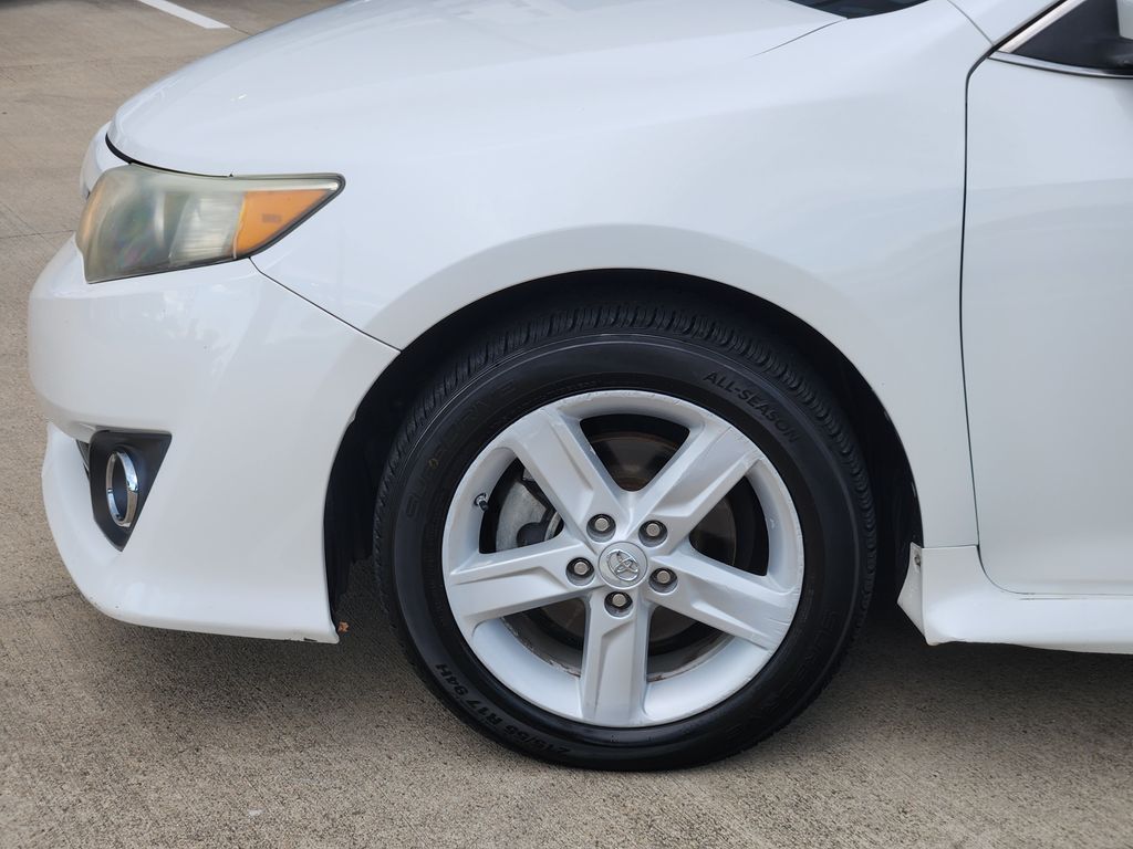 2014 Toyota Camry SE White at Gullo Toyota
