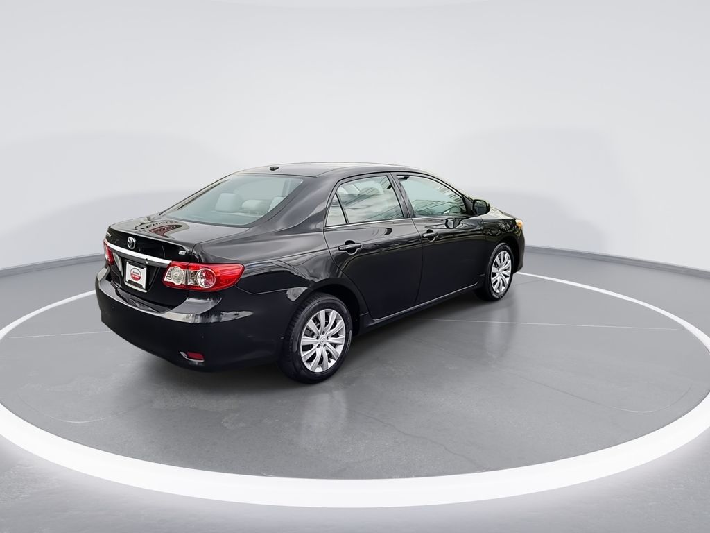 2013 Toyota Corolla LE 8