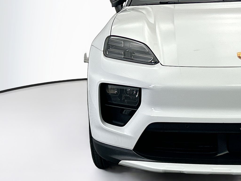 Thumbnail: 2025 Porsche Macan - 12