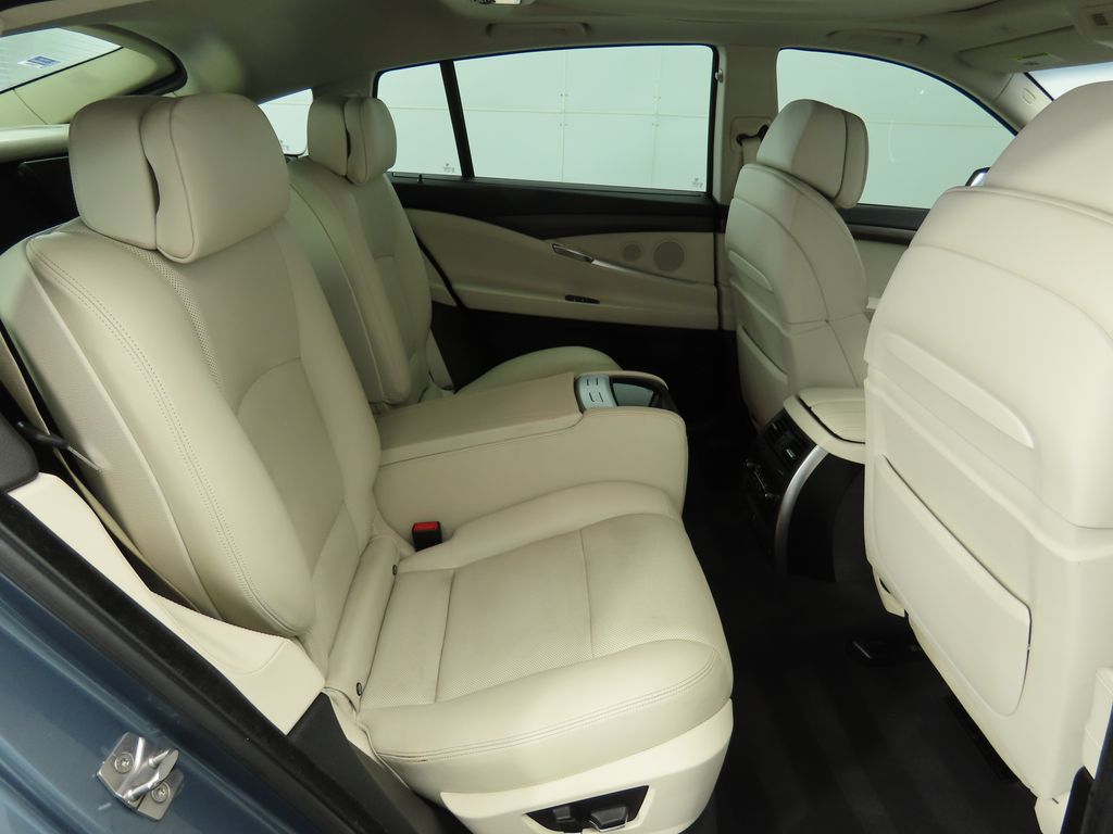 2010 BMW 5 Series 535i 22