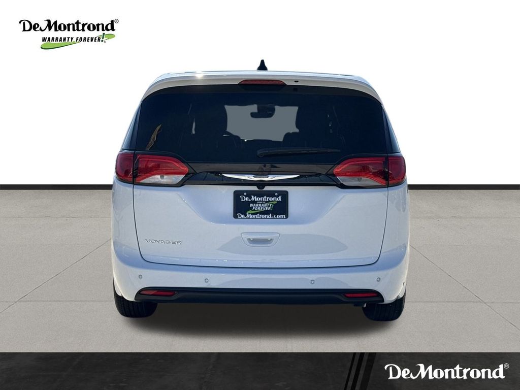 2026 Chrysler Voyager LX - 5