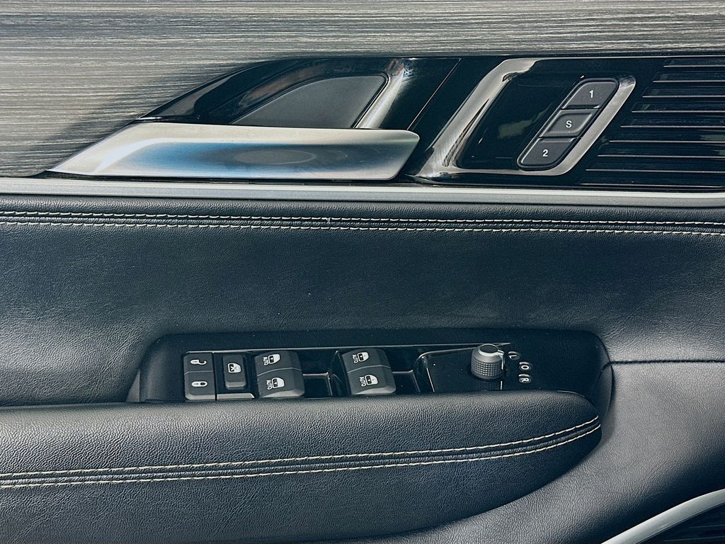 Thumbnail: 2024 Jeep Wagoneer - 18