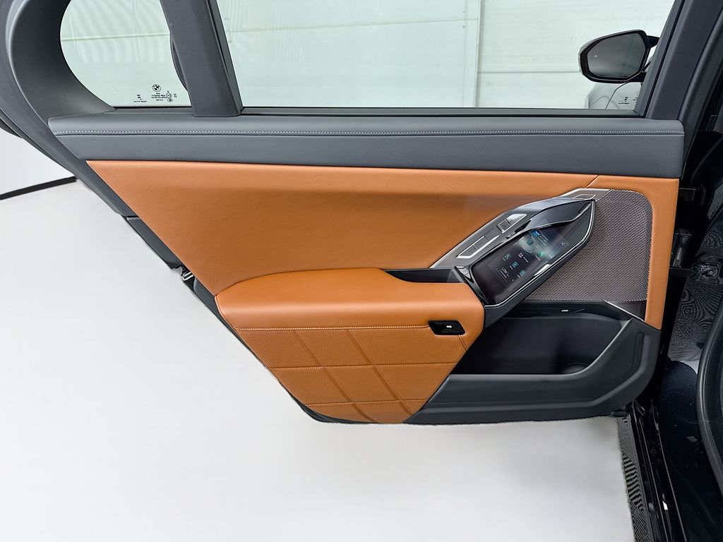 Thumbnail: 2024 BMW i7 - 25