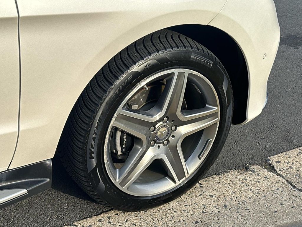 Thumbnail: 2016 Mercedes-Benz GLE - 18