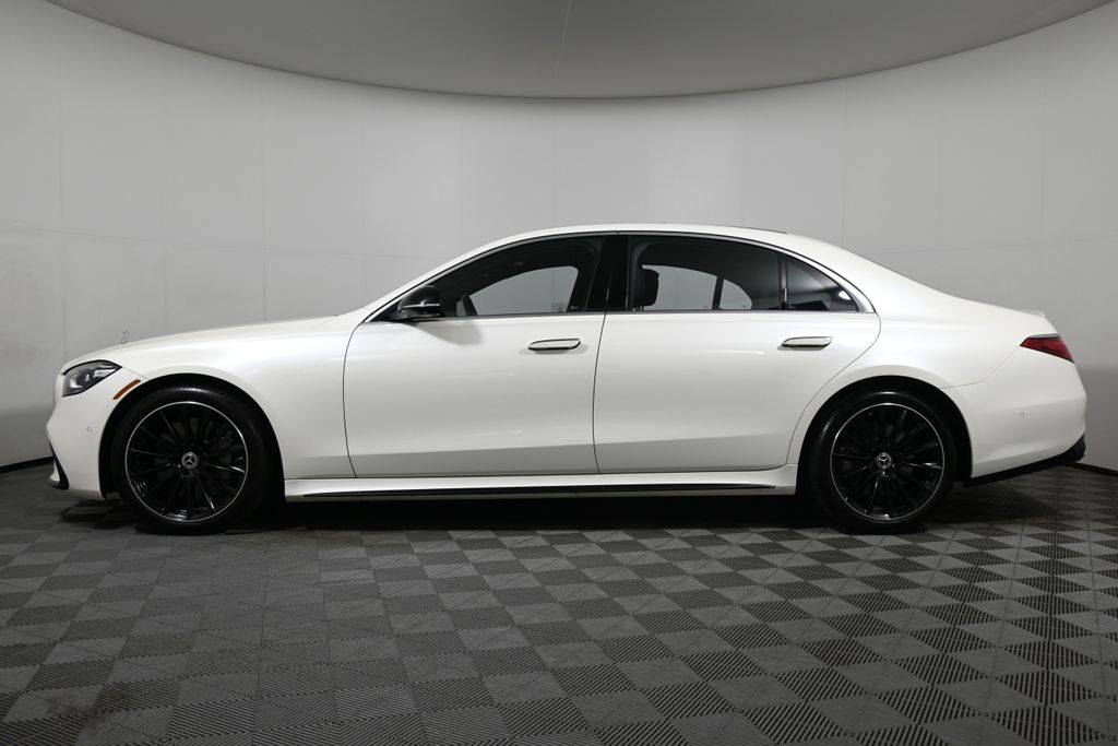 Thumbnail: 2022 Mercedes-Benz S-Class - 2